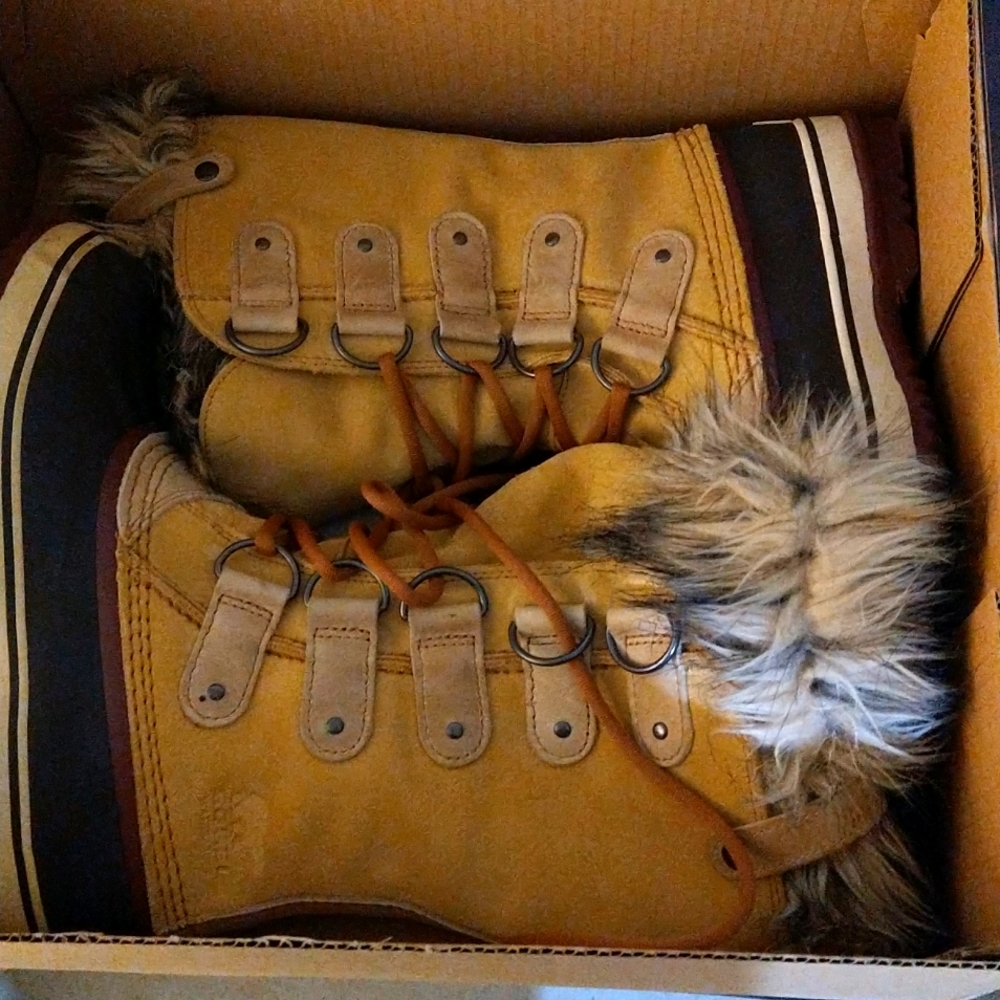 Joan of Artic Sorel Boots sz 8